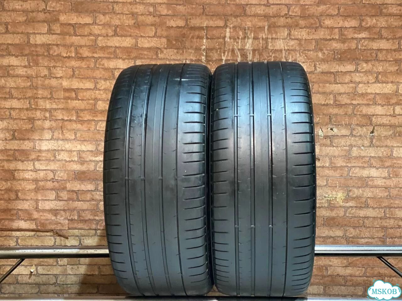Pirelli P Zero PZ4 255/35 R19 фото 1