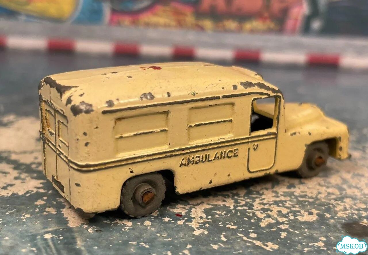 Daimler Ambulance 14B 1/100 matchbox England lesney фото 2