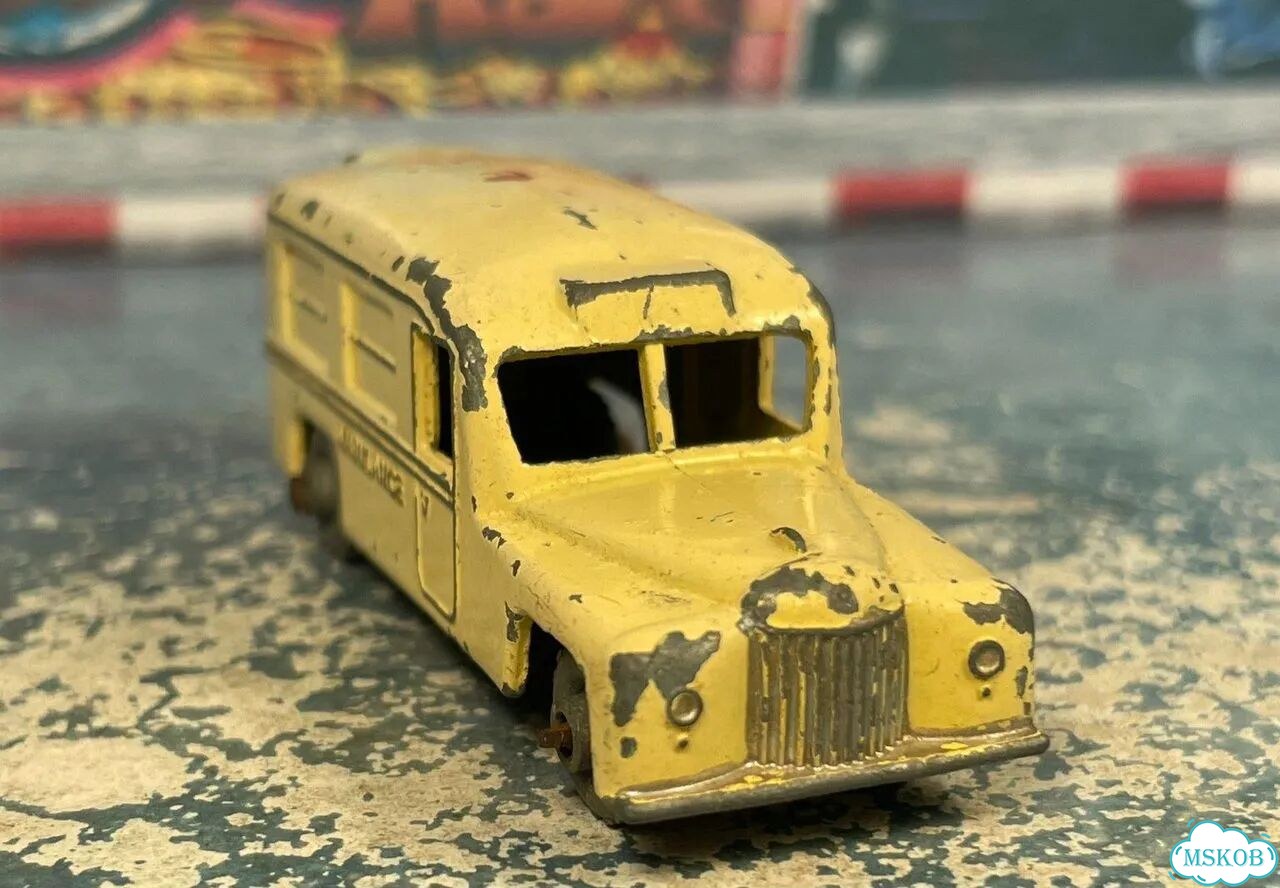 Daimler Ambulance 14B 1/100 matchbox England lesney фото 5