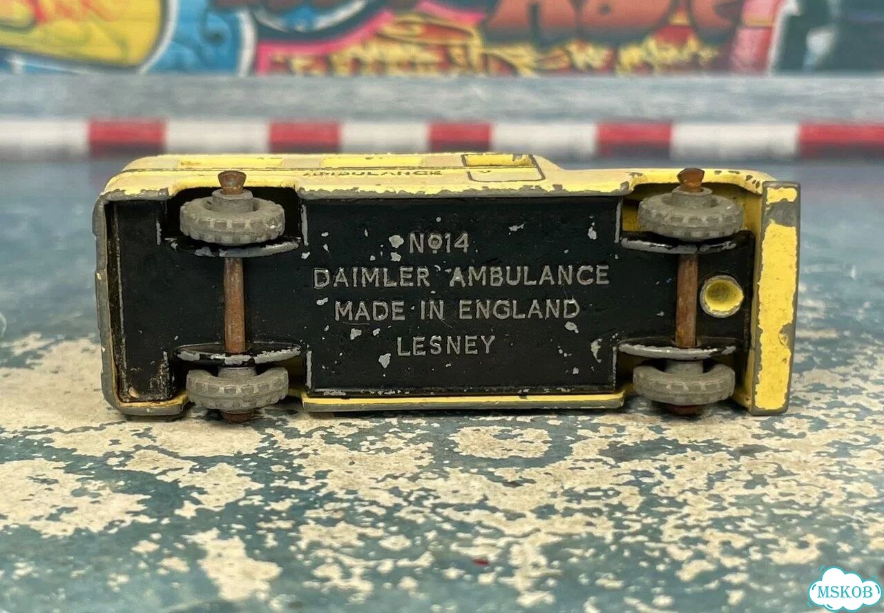 Daimler Ambulance 14B 1/100 matchbox England lesney фото 8