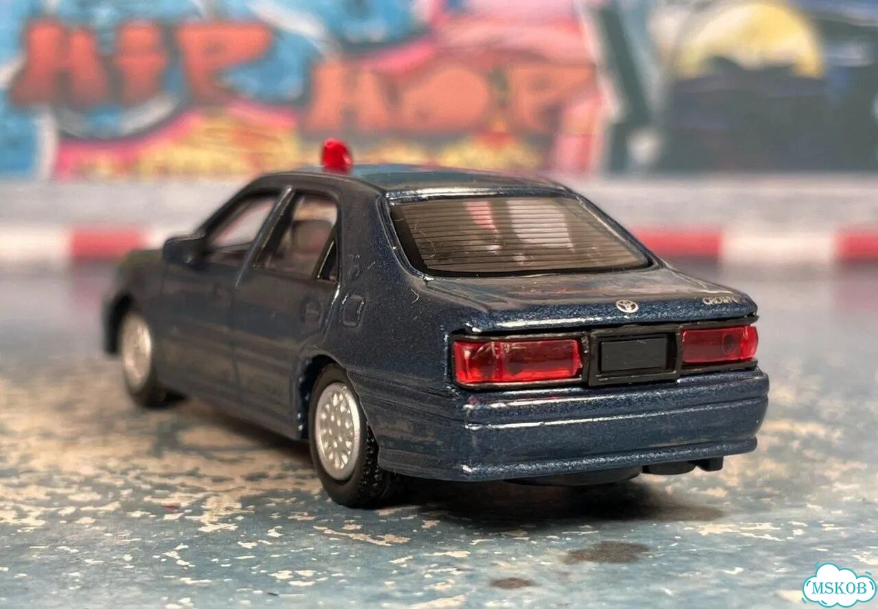 Toyota crown 1/72 real-x china фото 7