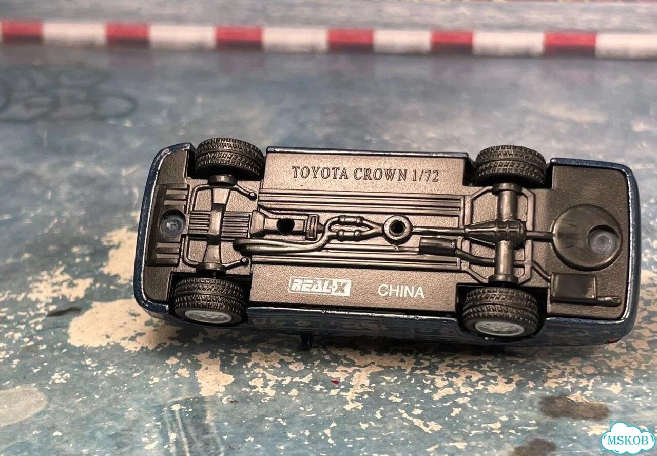 Toyota crown 1/72 real-x china фото 9
