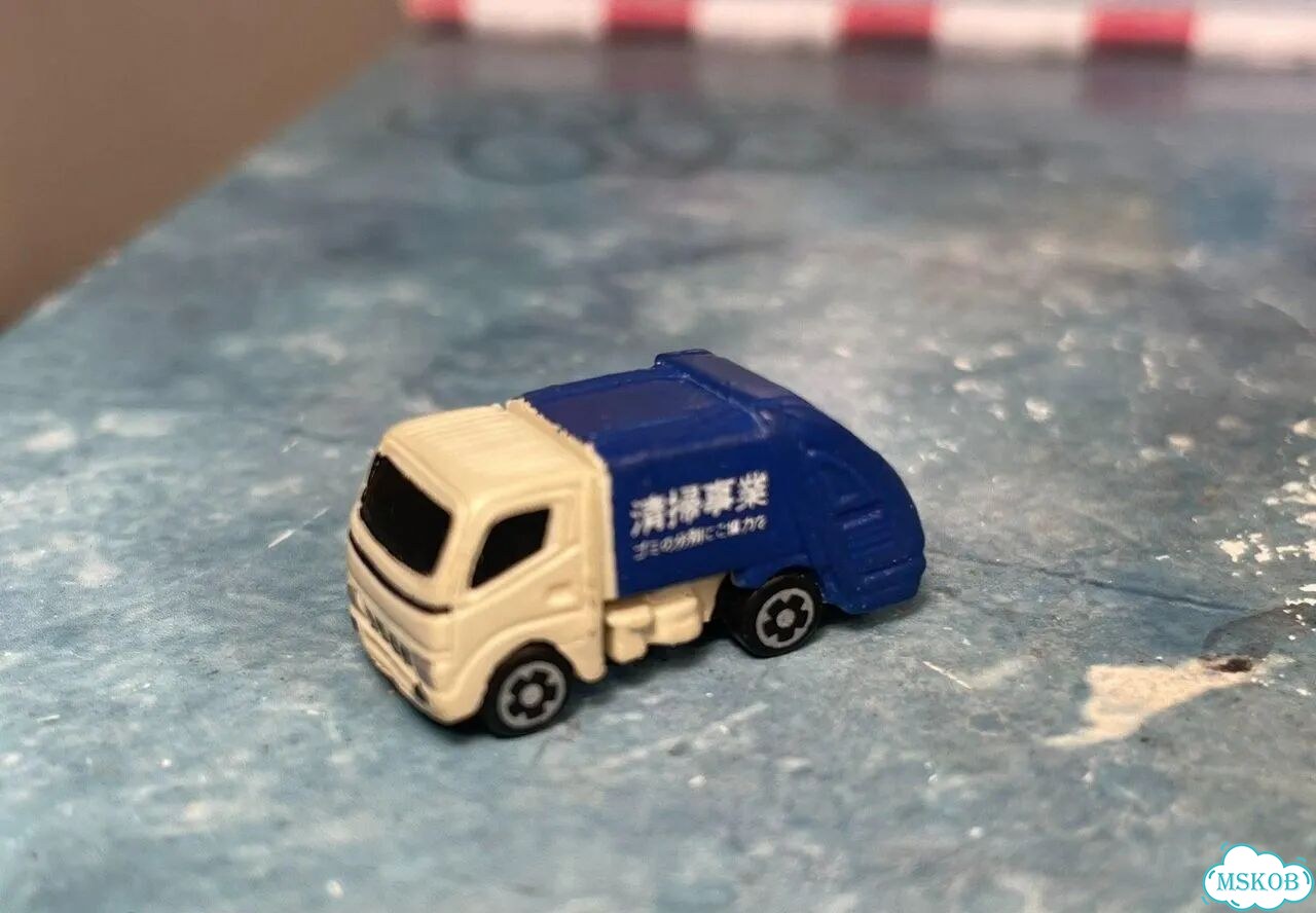 Toyota dyna refuse truck мусоровоз 1/200 резина china фото 1