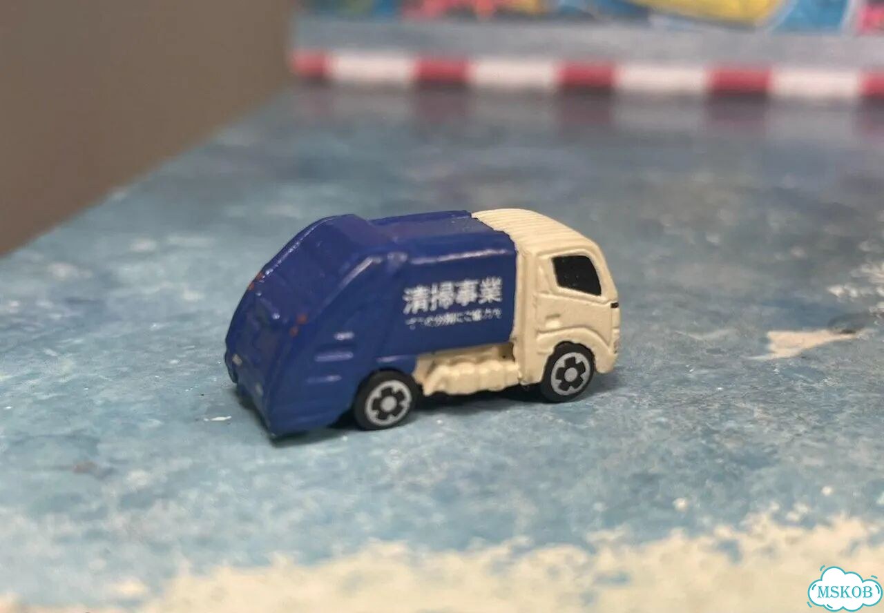 Toyota dyna refuse truck мусоровоз 1/200 резина china фото 2