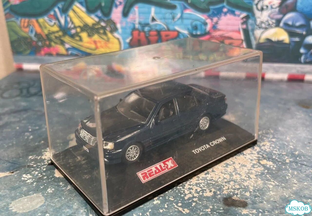 Toyota crown 1/72 real-x china фото 1