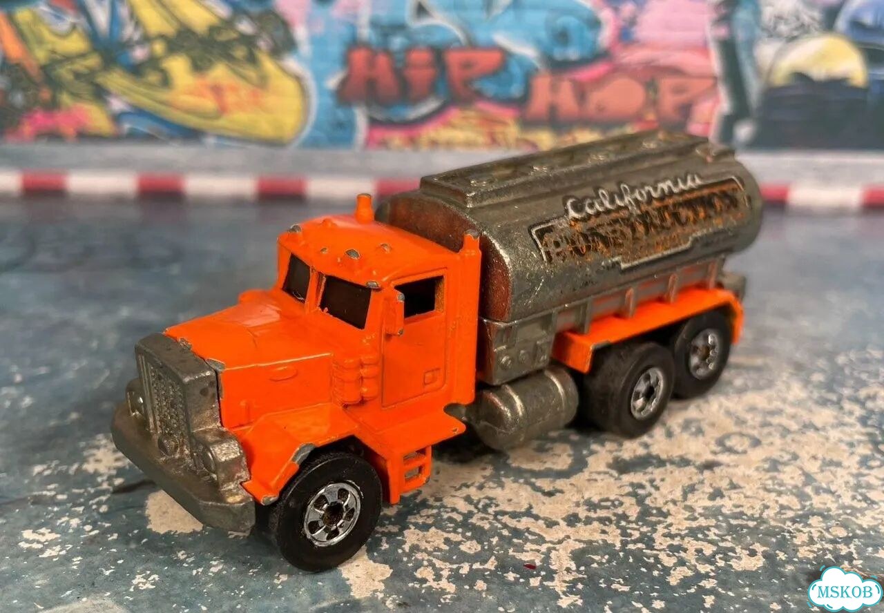 Peterbilt Tank Truck 1/100 hot wheels malaysia 1982 фото 1