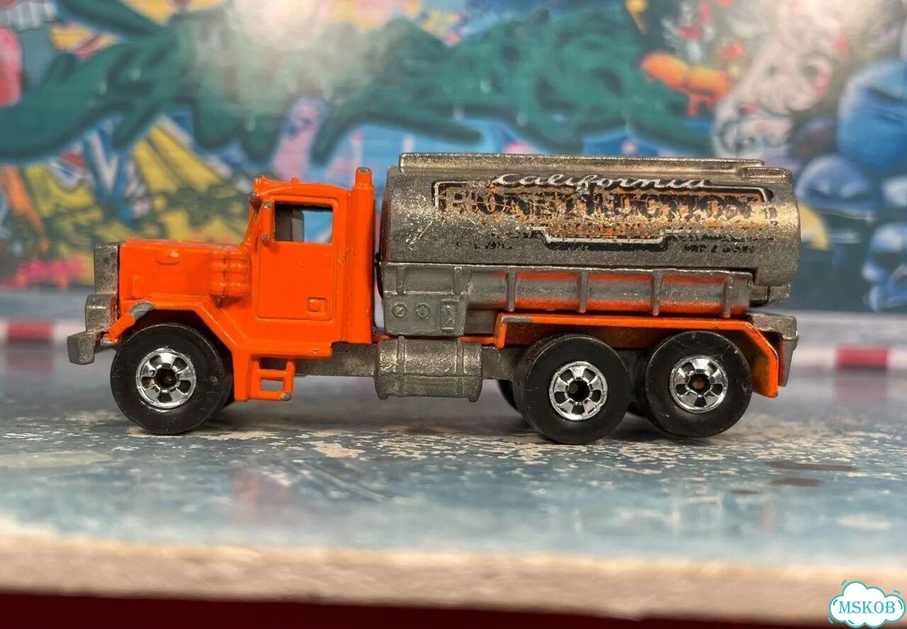 Peterbilt Tank Truck 1/100 hot wheels malaysia 1982 фото 3