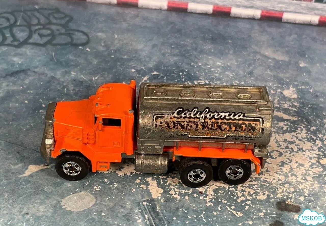 Peterbilt Tank Truck 1/100 hot wheels malaysia 1982 фото 7