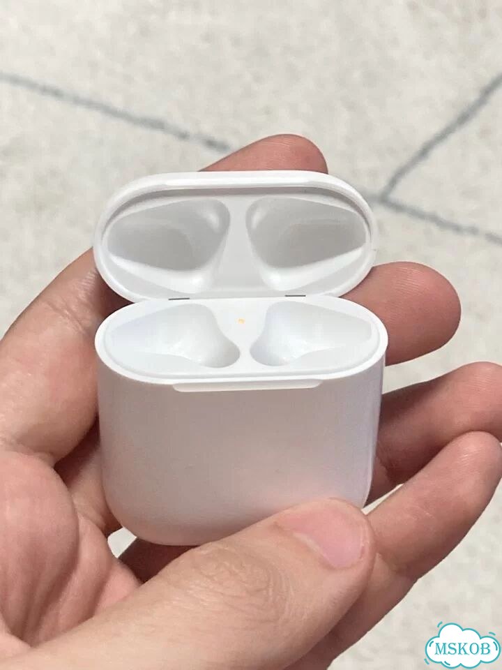 Кейс от AirPods 2 оригинал (идеал) фото 3