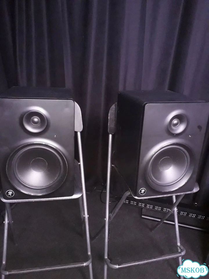Mackie mr8 mk2 фото 1
