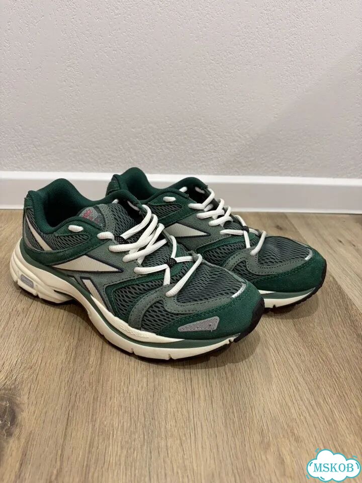 Кроссовки женские reebok 38,5 eur фото 1