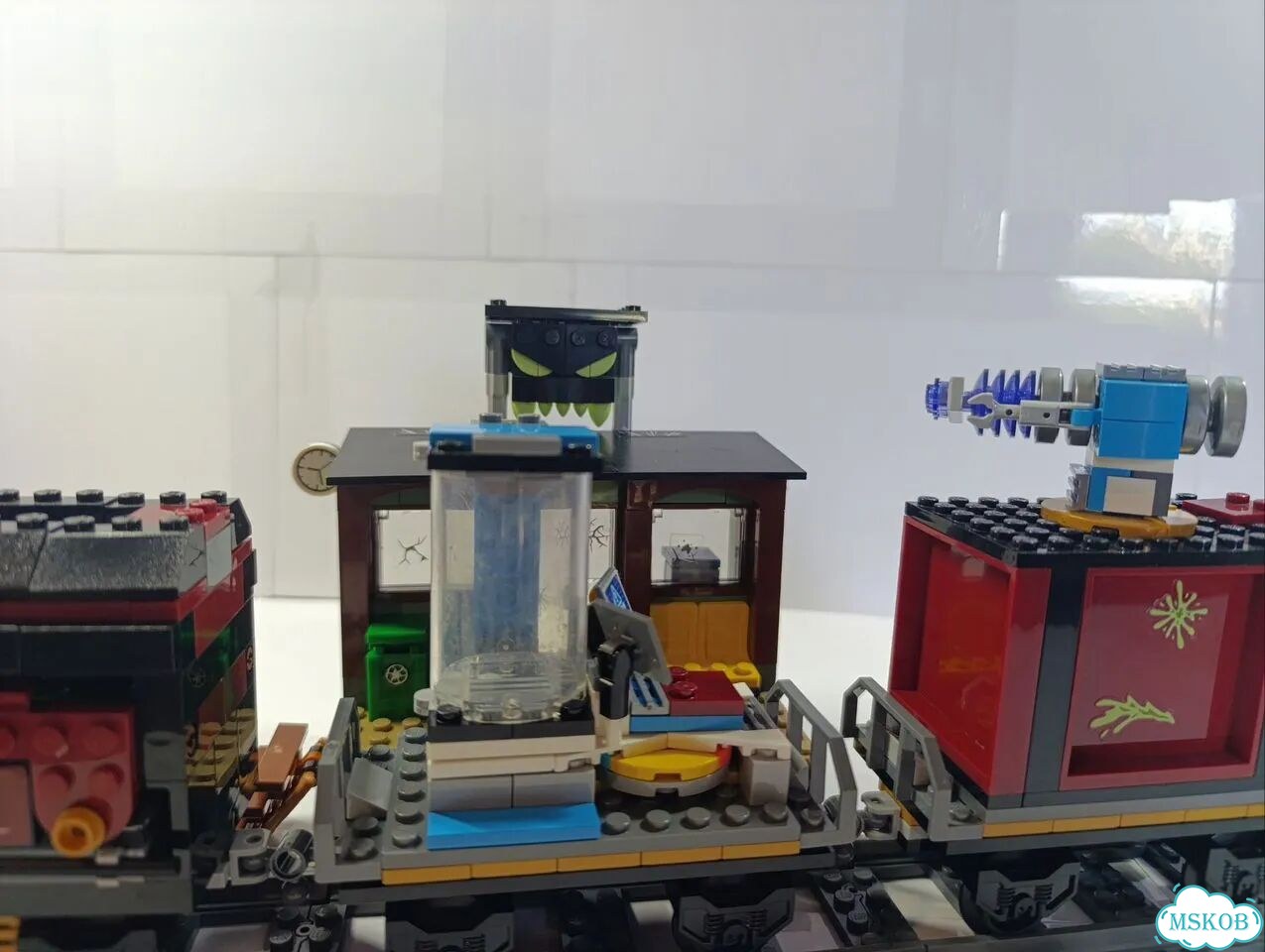 Lego Hidden side 70424 фото 6