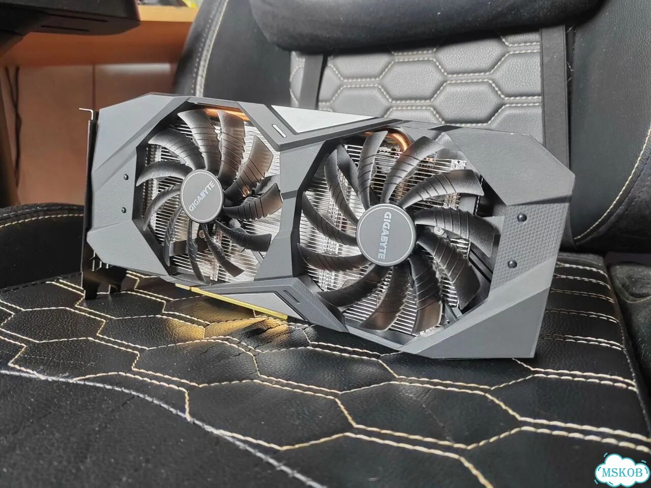 Видеокарта Gigabyte GTX 1660 Ti фото 1