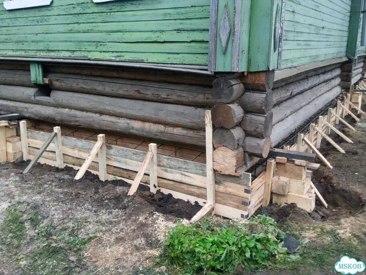 Замена венцов. Ремонт полов. Подъём домов фото 5