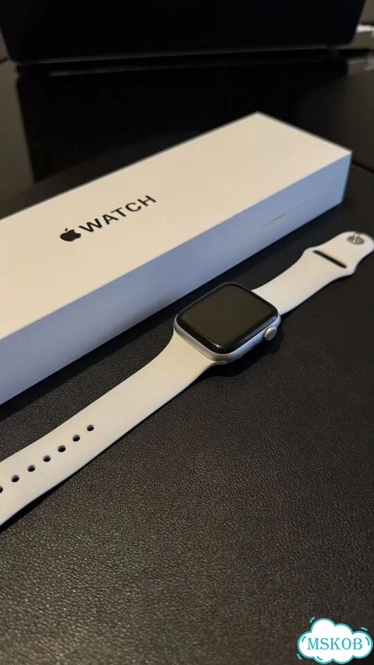 Часы Apple Watch SE 44 mm фото 1
