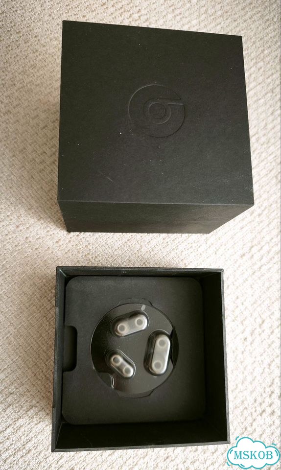 Powerbeats Pro коробка от наушников фото 2